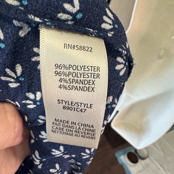 MAX STUDIO Jumpsuit Navy blue & tiny white flowers. Sleeveless, V neck with belt - Picture 4 of 6